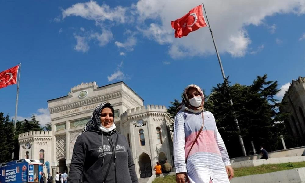 Τουρκία: Μετά την οικονομία καταρρέει και η «υγεία» - Καλπάζει η πανδημία